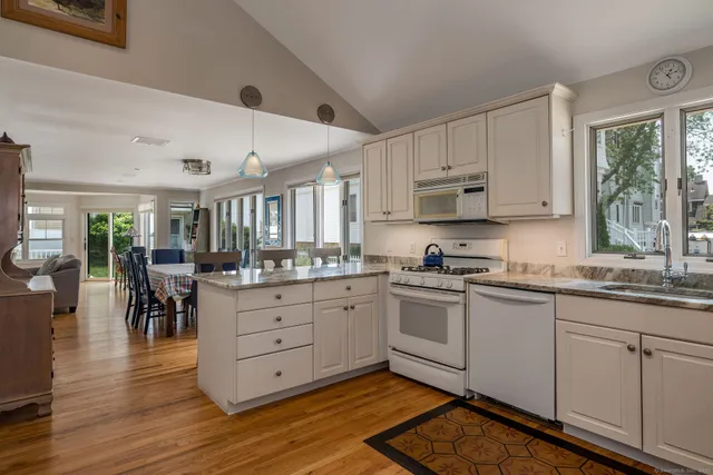 $4,850 | 153 Shore Road, Unit 2, Clinton, CT 06413