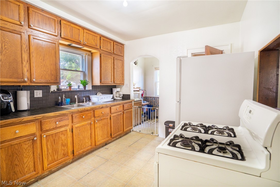 4398 Broadale Road Cleveland, OH 44109 - Photo 16 of 29