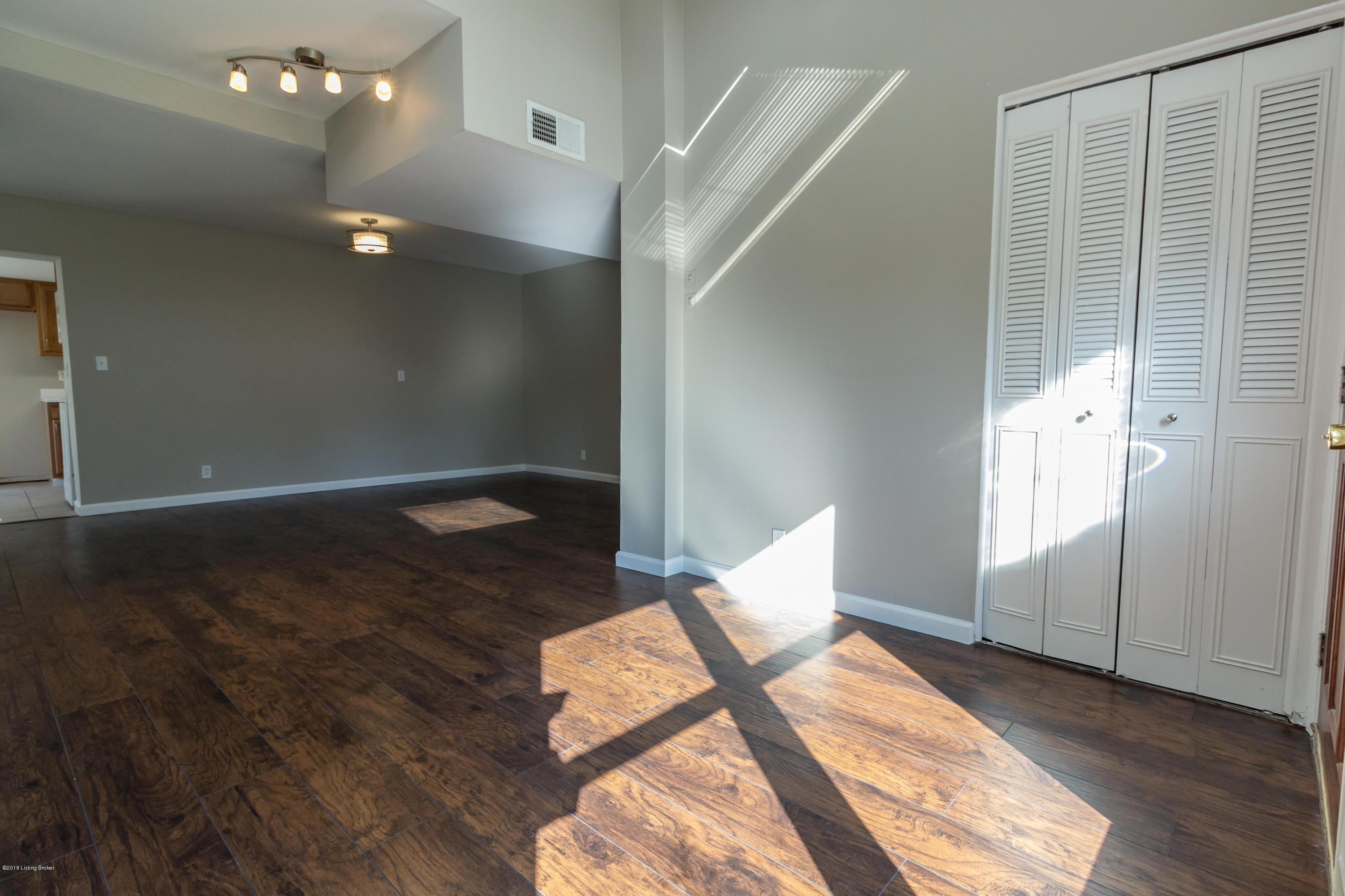 312 Mac Brae Road Louisville, KY 40214 - Photo 3 of 26 312 Macbrae-18