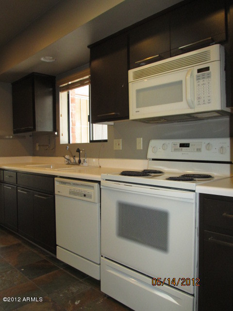 840 East Lawrence Road Phoenix, AZ 85014 - Photo 11 of 18 KITCHEN