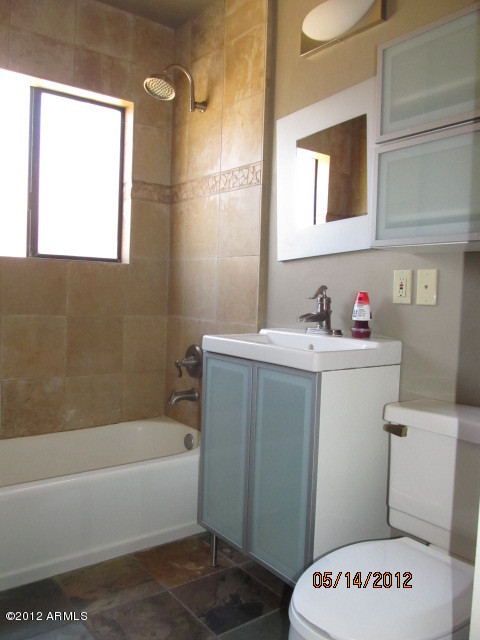840 East Lawrence Road Phoenix, AZ 85014 - Photo 6 of 18 BATH