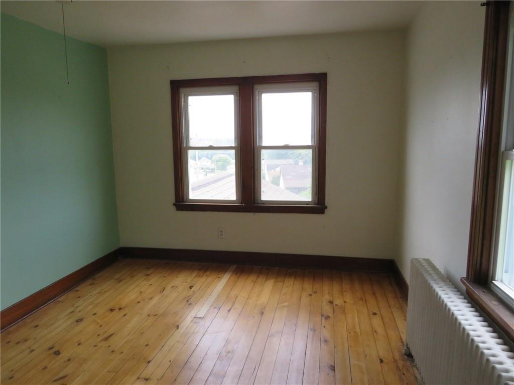 127 Maple Street Rochester, PA 15074 - Photo 7 of 39