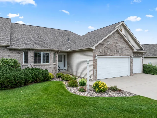 $404,900 | 980 Aurora Circle, Red Wing, MN 55066