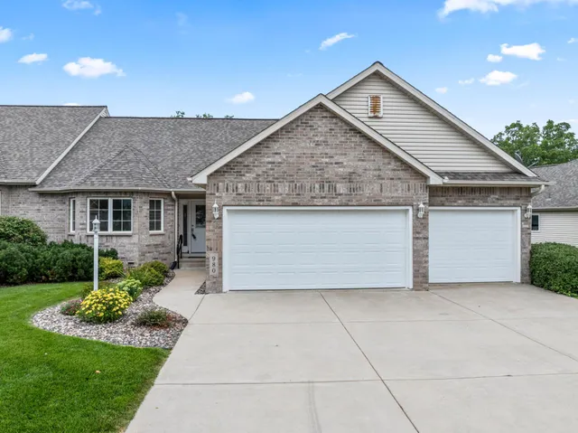 $404,900 | 980 Aurora Circle, Red Wing, MN 55066