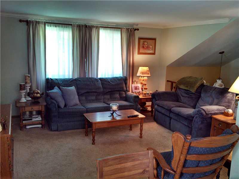 5824 Valencia Road Gibsonia, PA 15044 - Photo 3 of 22 Living Room.