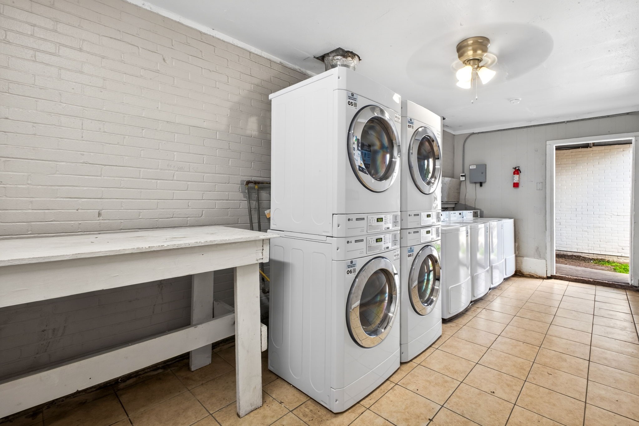 10600 South Post Oak Road, Unit 101 Houston, TX 77035 - Photo 29 of 32 Onsite Laundry area.