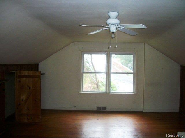 261-907283 Bedroom (2).JPG