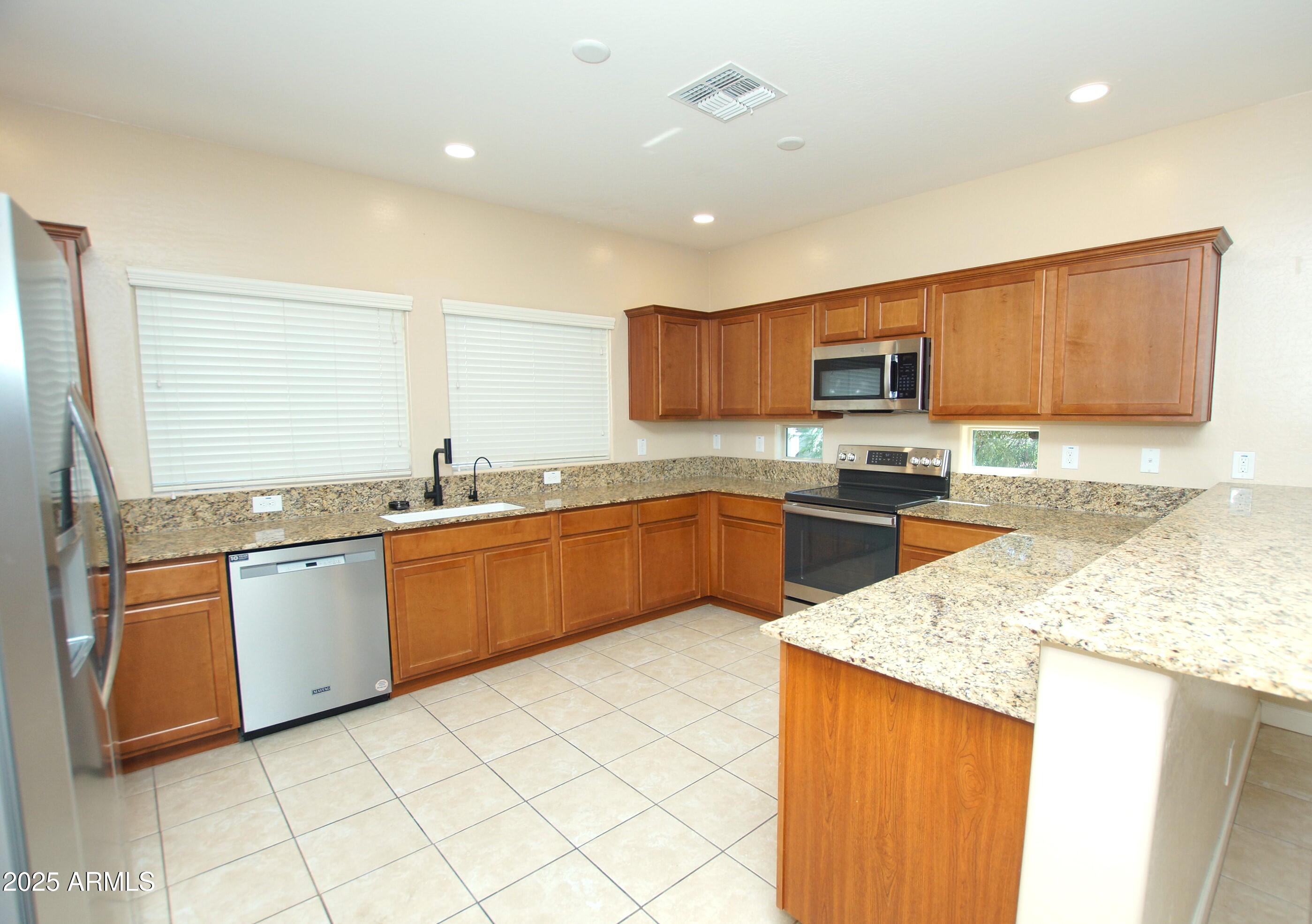 2150 West Alameda Road, Unit 1313 Phoenix, AZ 85085 - Photo 6 of 34 Kitchen