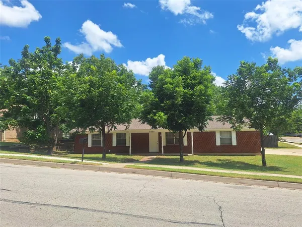 $1,900 | 6005 Barry Drive, Watauga, TX 76148