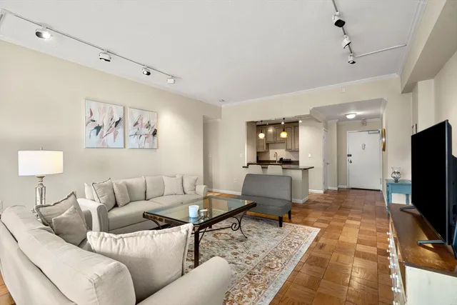 $5,000 | 2 Hawthorne Place, Unit 17M, Boston, MA 02114