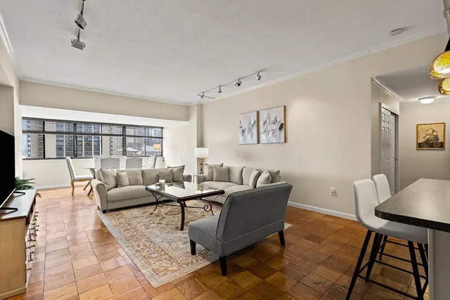 $5,000 | 2 Hawthorne Place, Unit 17M, Boston, MA 02114