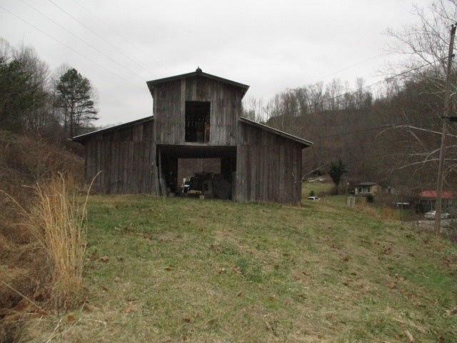 296b Madison Creek Road Salt Rock, WV 25559 - Photo 2 of 10 Gallery Image 2