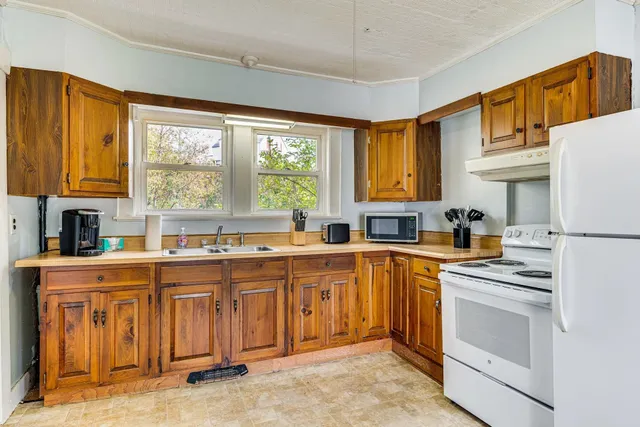 $259,000 | 69 Pleasant Street, Colebrook, NH 03576