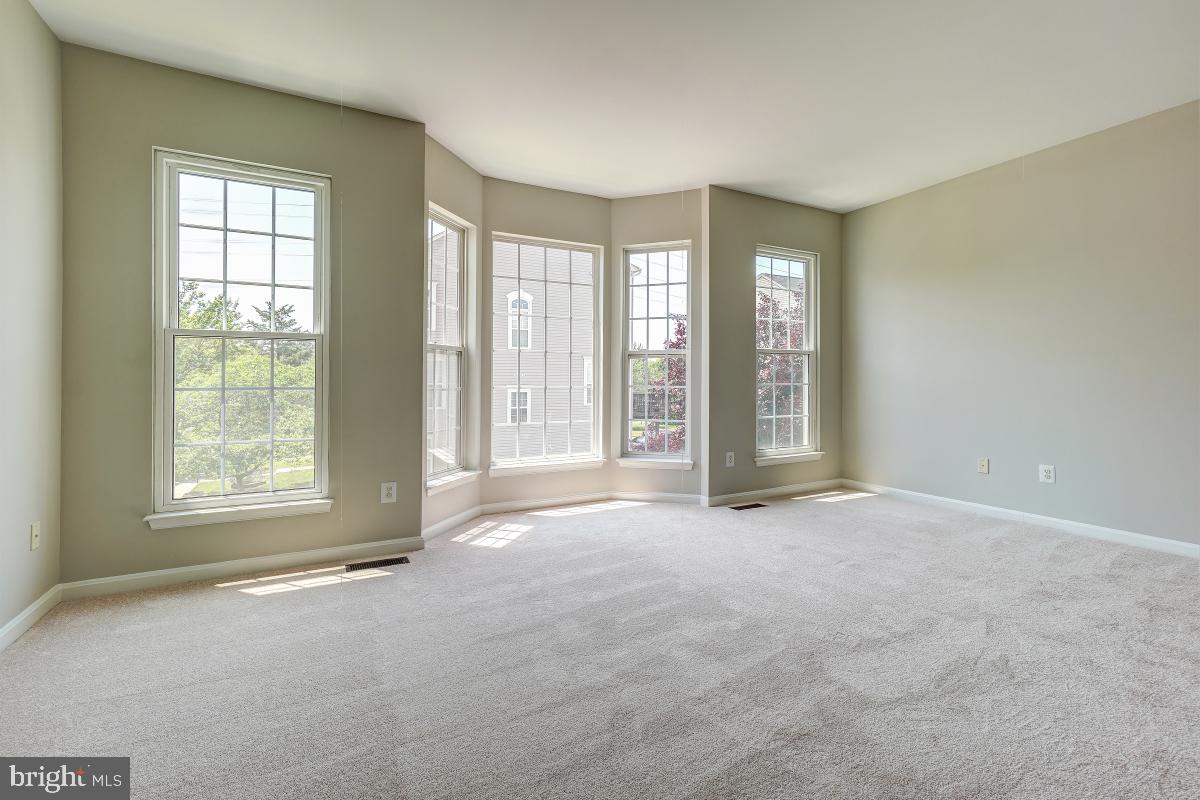 44196 Suscon Square Ashburn, VA 20147 - Photo 12 of 45 Beautiful Wall of Windows!