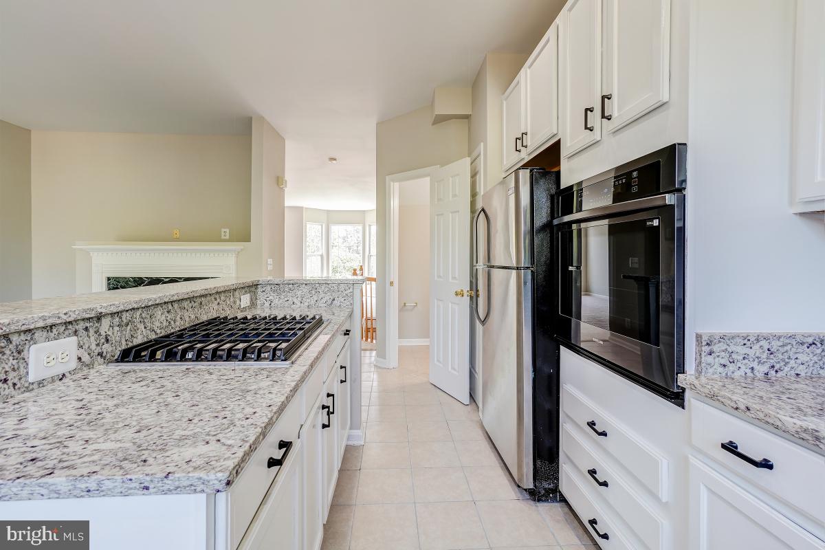 44196 Suscon Square Ashburn, VA 20147 - Photo 16 of 45 New Oven, Dishwasher and Cooktop!