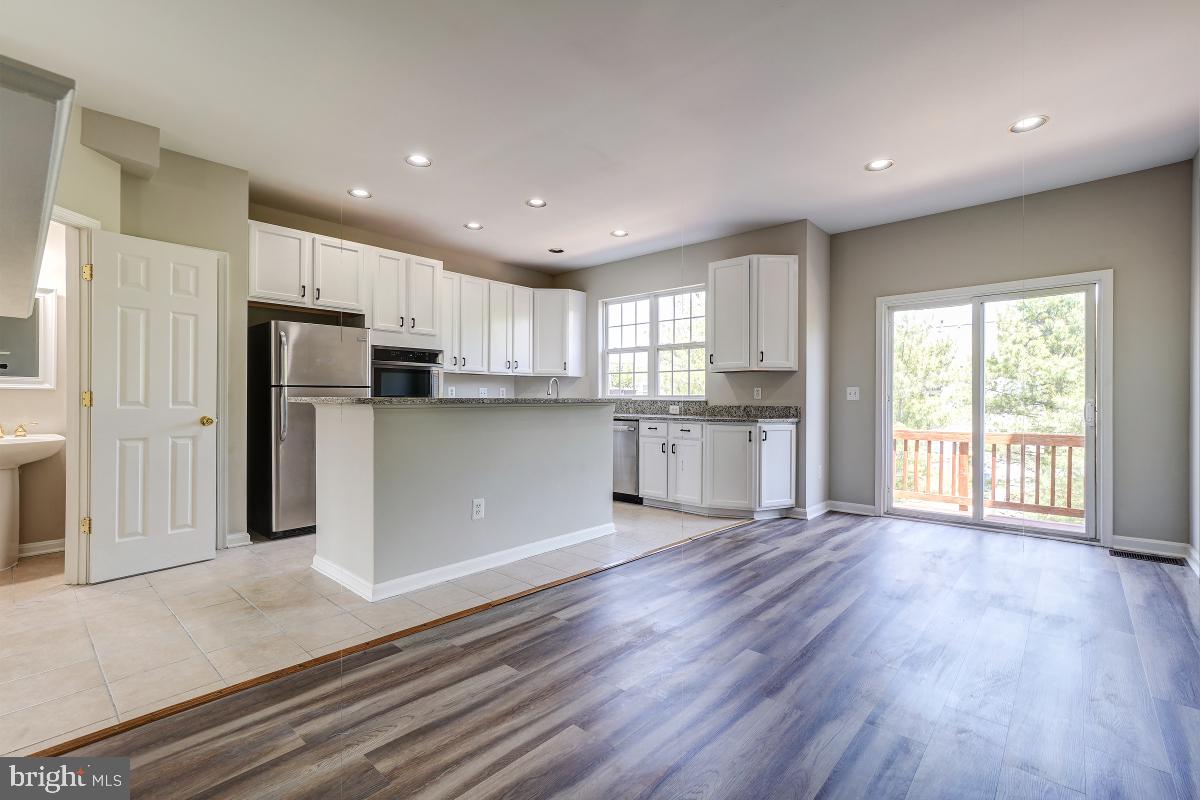 44196 Suscon Square Ashburn, VA 20147 - Photo 19 of 45 Great Family Room Off Kitchen