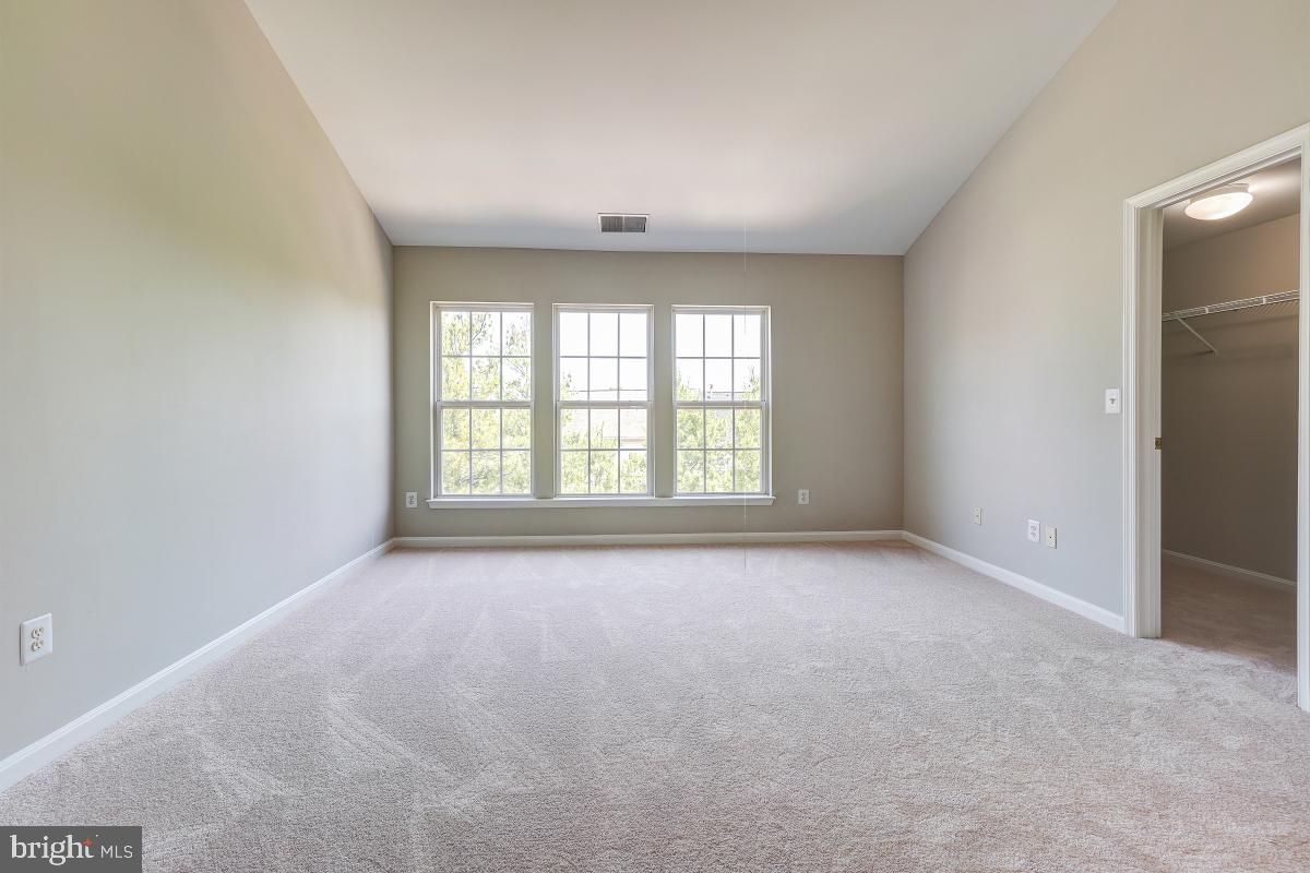 44196 Suscon Square Ashburn, VA 20147 - Photo 25 of 45 So Much Natural Light!