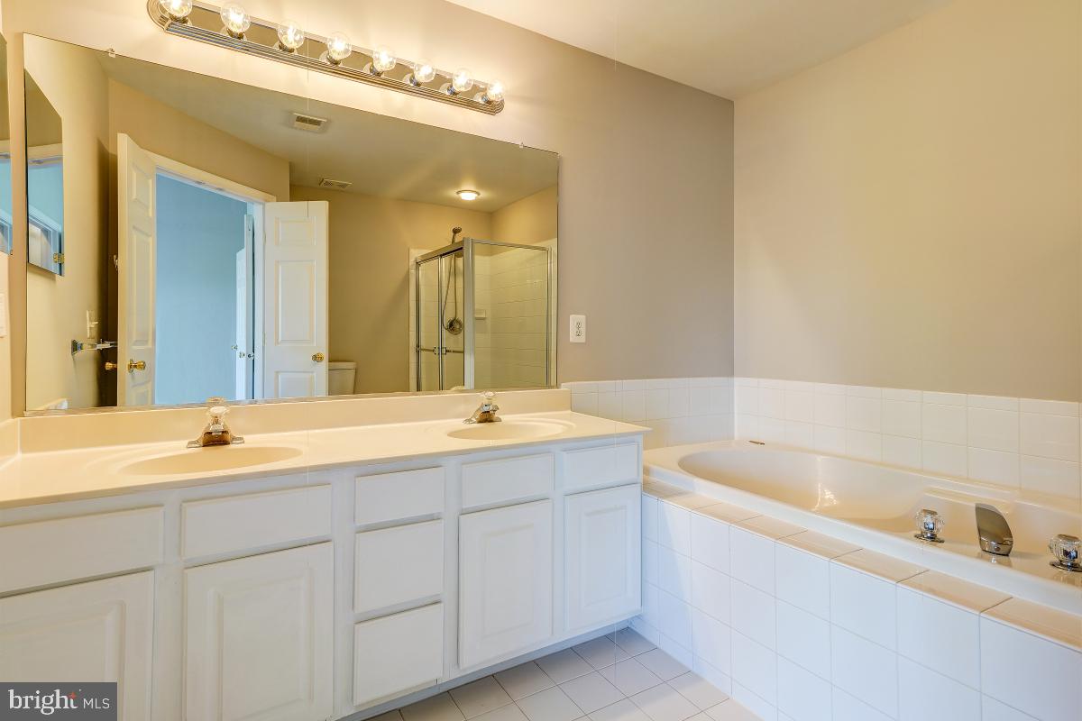 44196 Suscon Square Ashburn, VA 20147 - Photo 28 of 45 Double Vanity