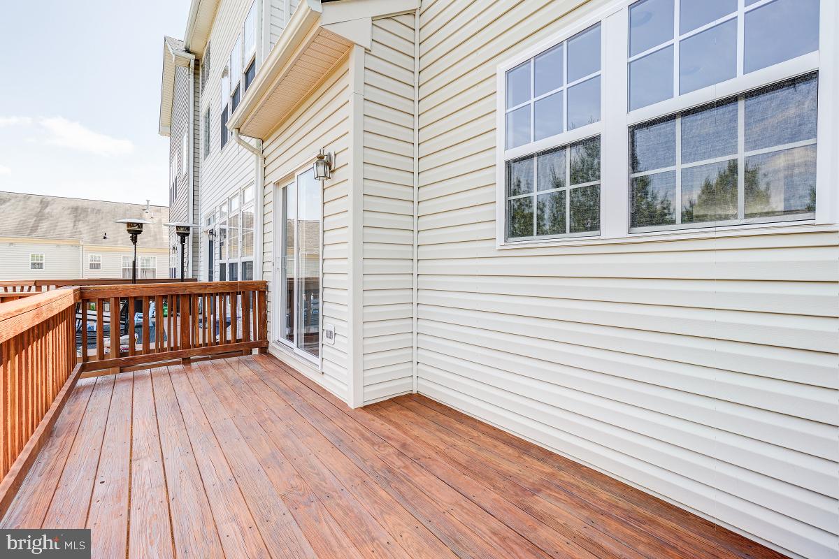 44196 Suscon Square Ashburn, VA 20147 - Photo 42 of 45 Great Deck Off Kitchen