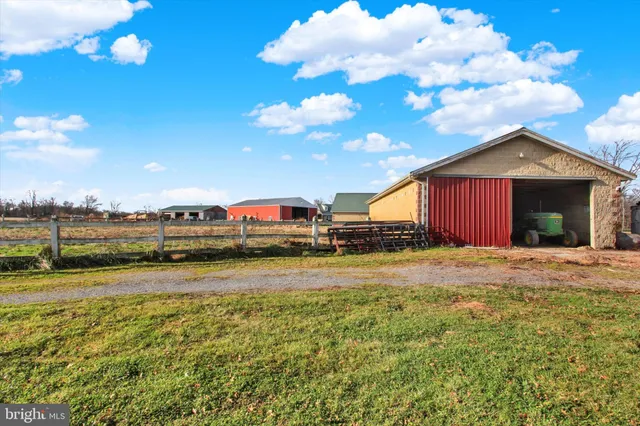 $1,100,000 | 2894 Oxford Road, New Oxford, PA 17350