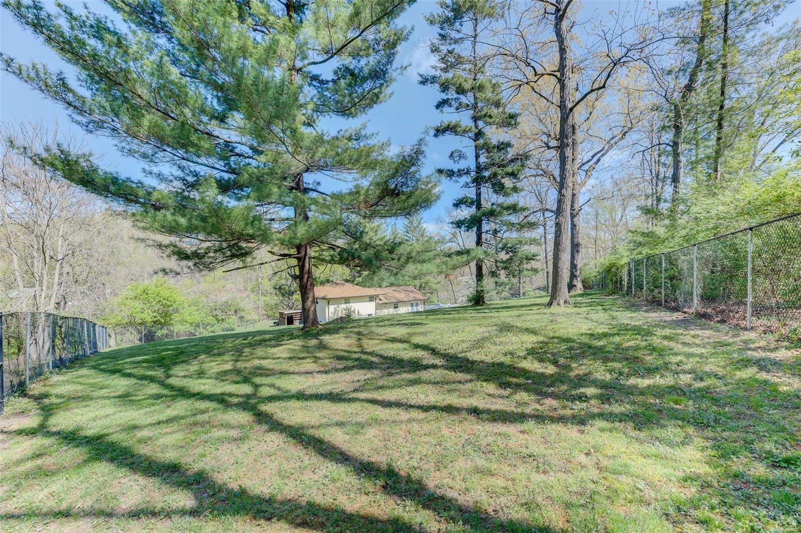 5426 Ringer Road St. Louis, MO 63129 - Photo 3 of 18 Gallery Image 3