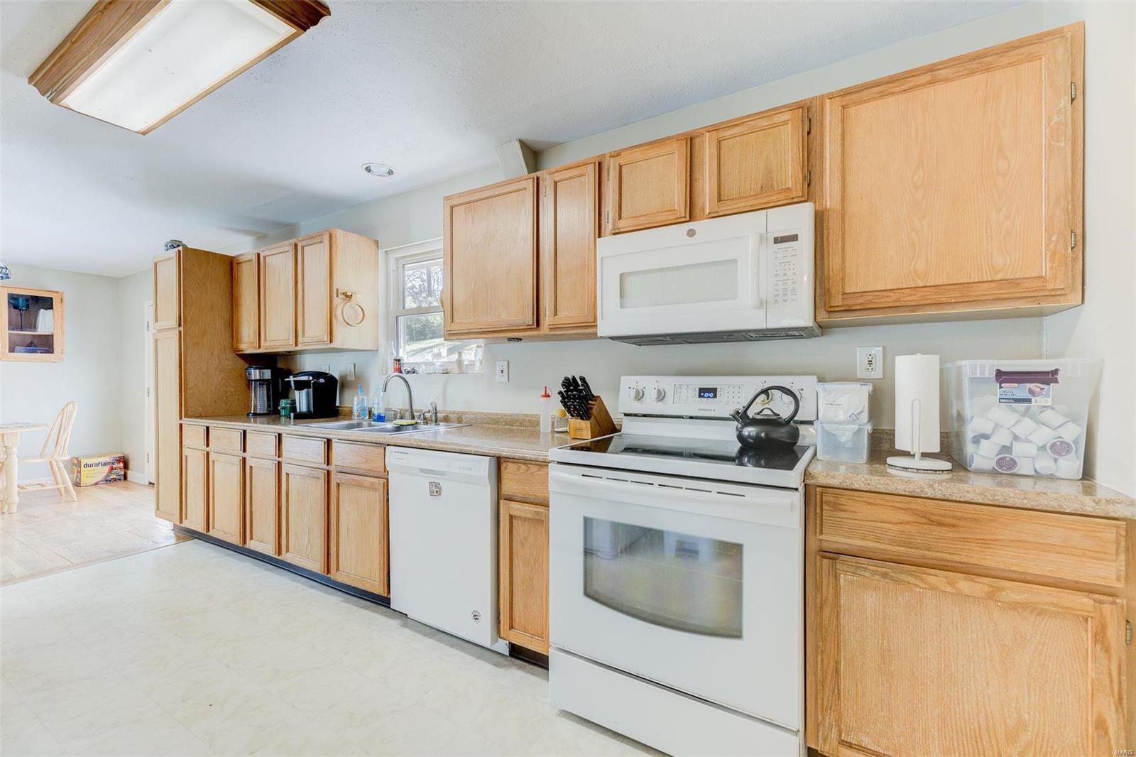 5426 Ringer Road St. Louis, MO 63129 - Photo 4 of 18 Gallery Image 4