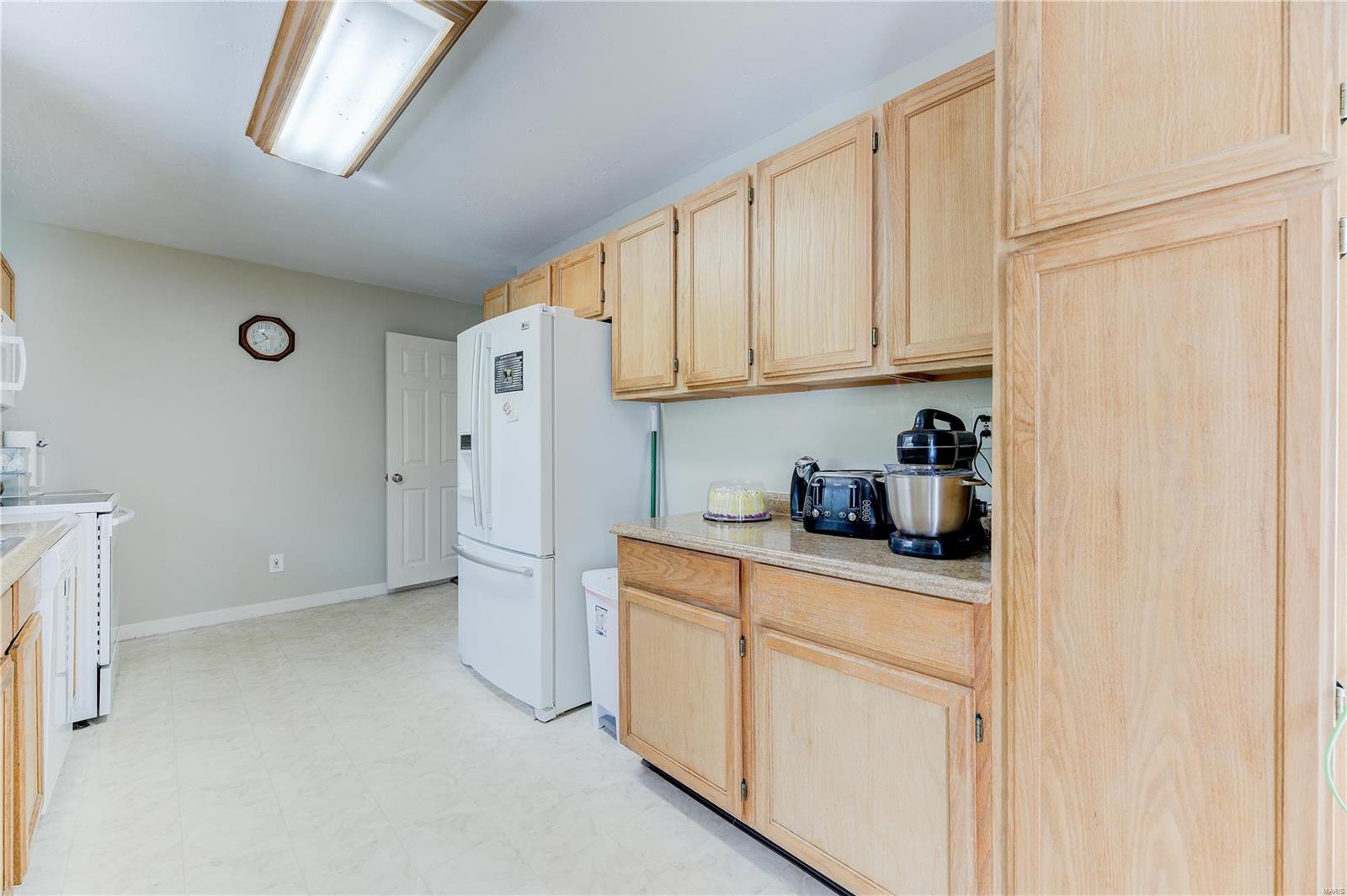 5426 Ringer Road St. Louis, MO 63129 - Photo 5 of 18 Gallery Image 5