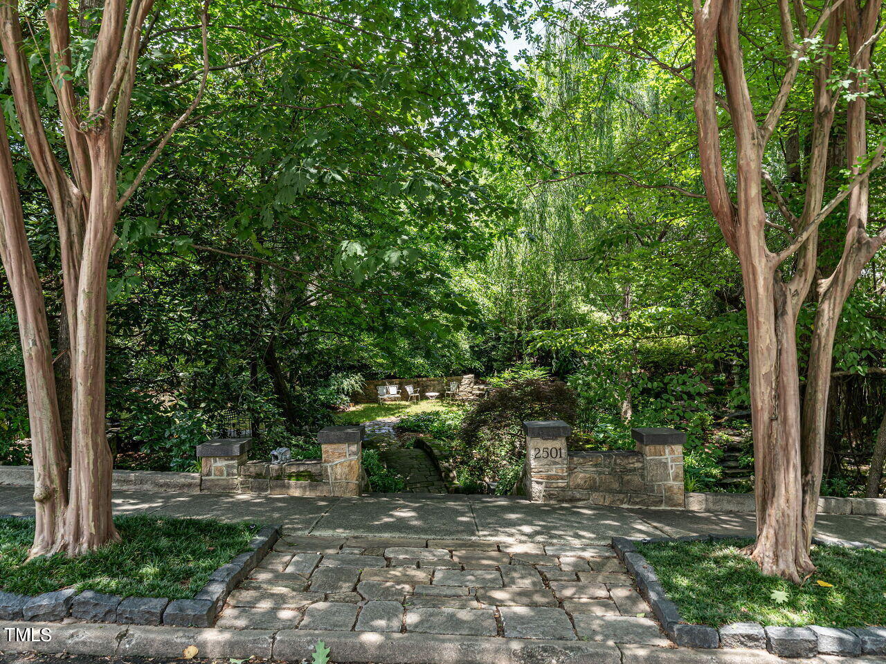 2501 Kenmore Drive Raleigh, NC 27608 - Photo 4 of 58