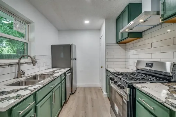 $2,100 | 822 Milky Way, Garland, TX 75040