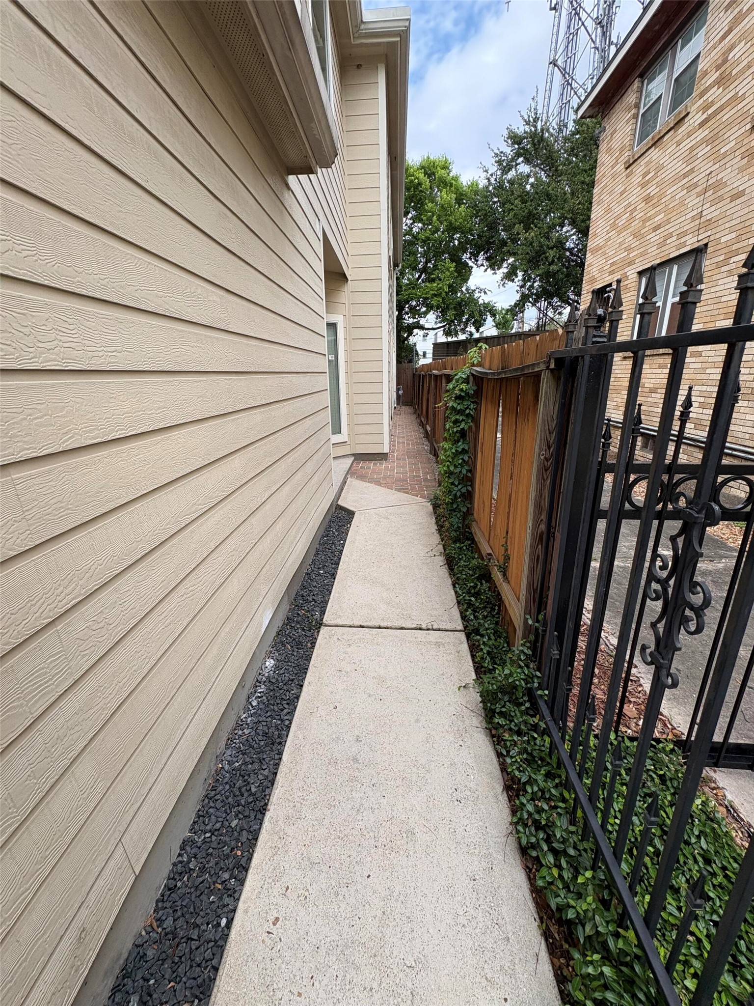 2209 Alabama Street, Unit B Houston, TX 77004 - Photo 2 of 40