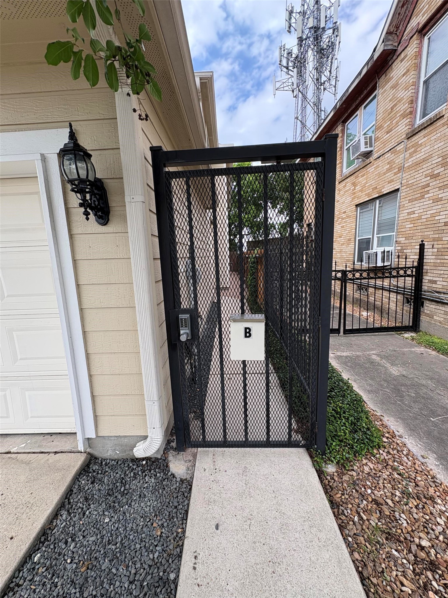 2209 Alabama Street, Unit B Houston, TX 77004 - Photo 3 of 40