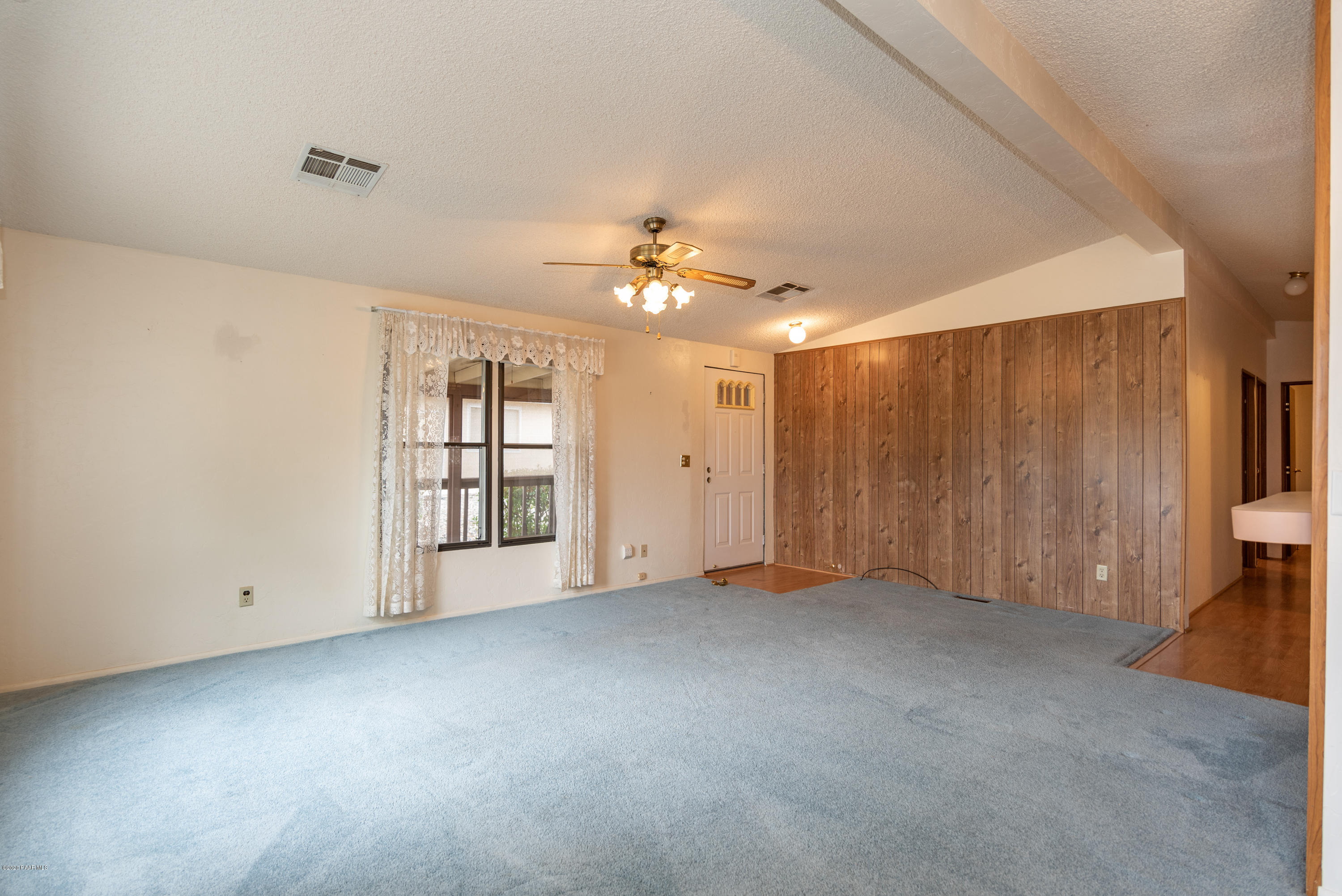 3172 Mariposa Road Prescott, AZ 86301 - Photo 7 of 27 Living Room