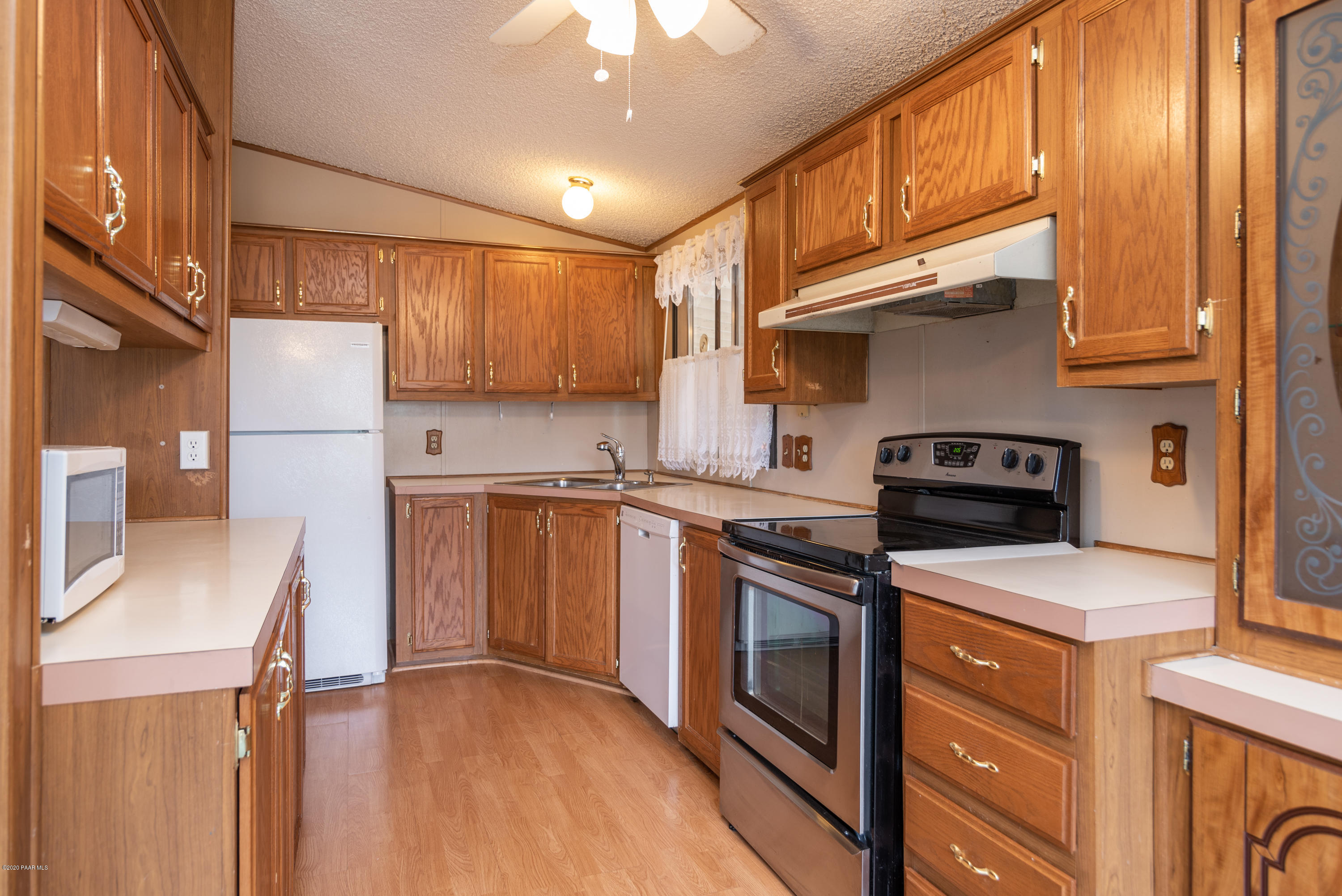 3172 Mariposa Road Prescott, AZ 86301 - Photo 10 of 27 Kitchen