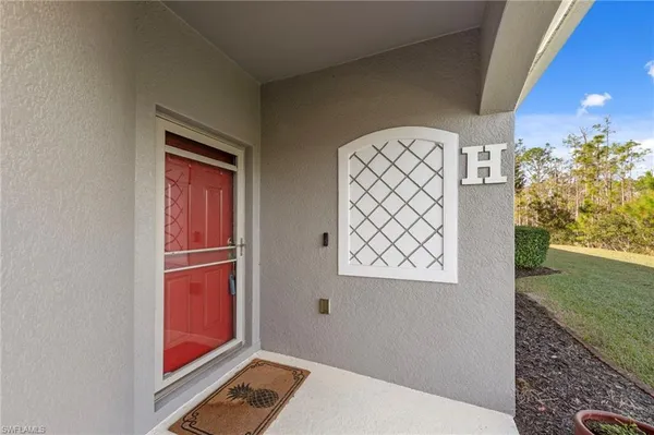 a view of livingroom with workspace