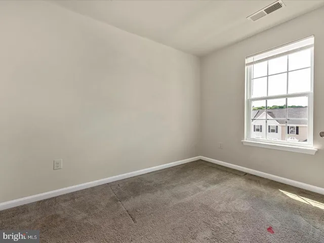 $1,825 | 76 Norwood Drive, Falling Waters, WV 25419