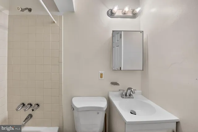 $3,500 | 2890 Balmoral Drive, Rockville, MD 20850