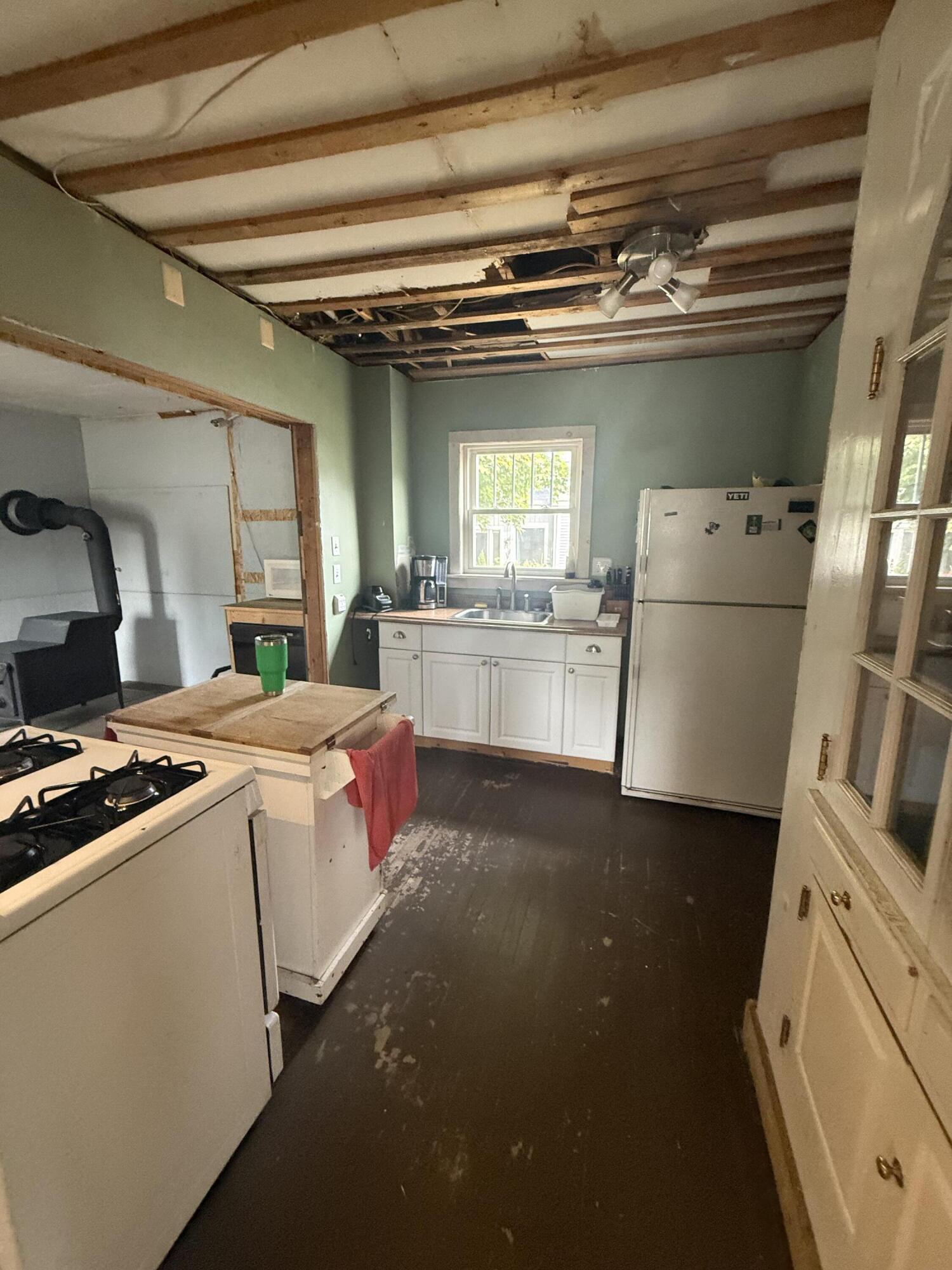 304 Katahdin Avenue Millinocket, ME 04462 - Photo 15 of 35 Kitchen