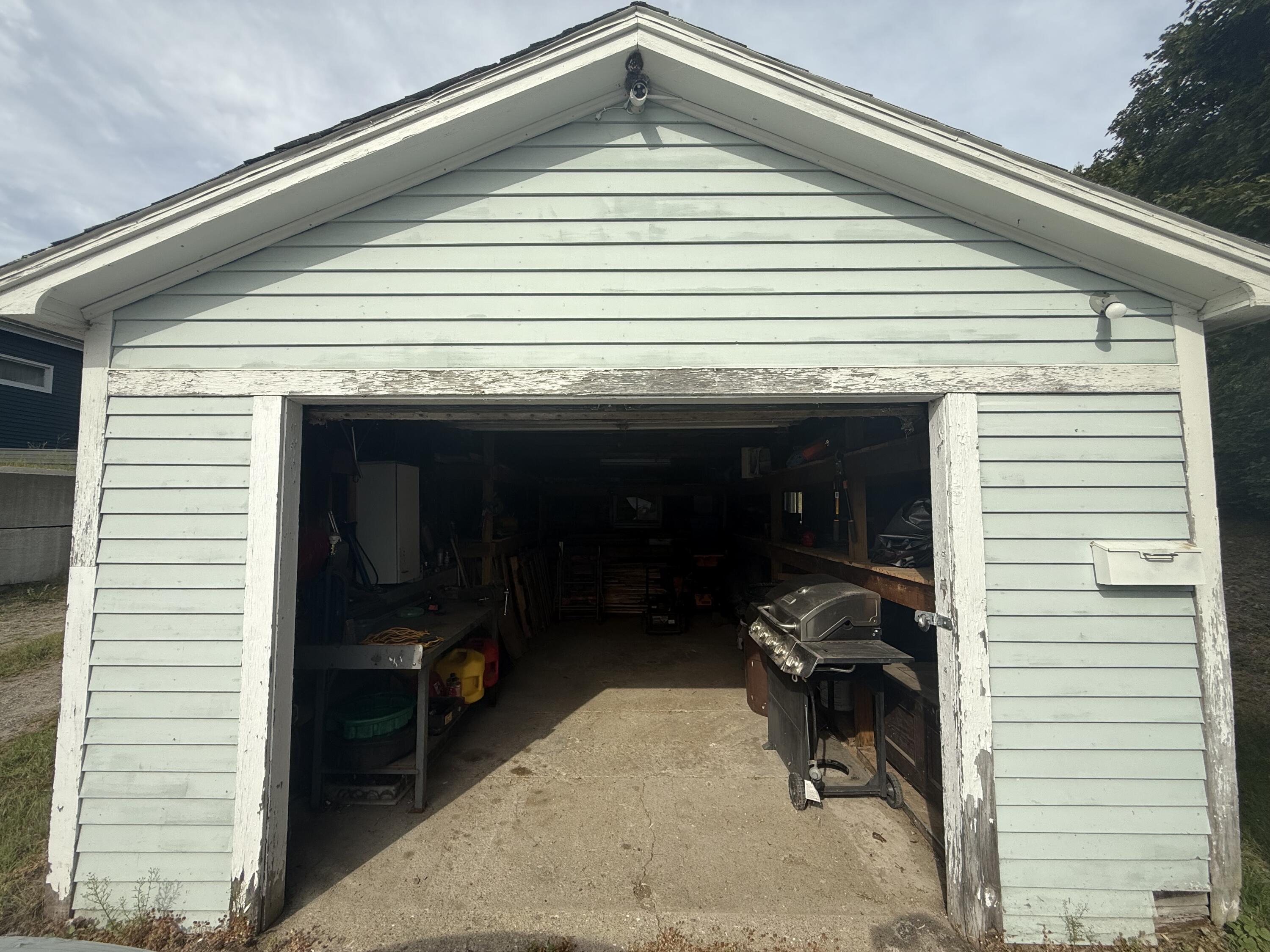 304 Katahdin Avenue Millinocket, ME 04462 - Photo 7 of 35 Garage