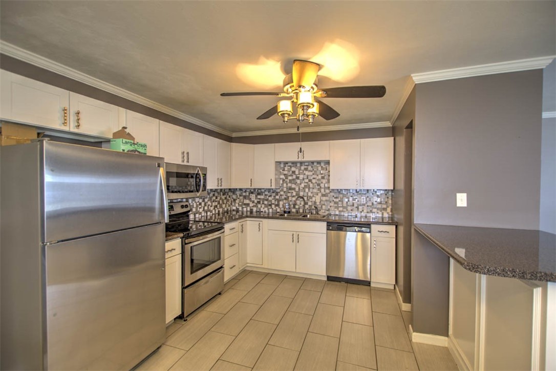 3931 Newcastle Drive Decatur, IL 62526 - Photo 13 of 28 Gallery Image 13