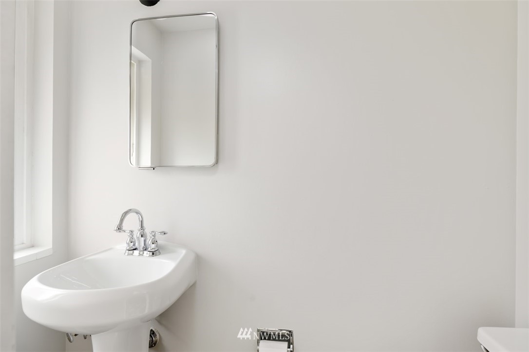 7730 194th Street Southwest Edmonds, WA 98026 - Photo 11 of 19 Gallery Image 11