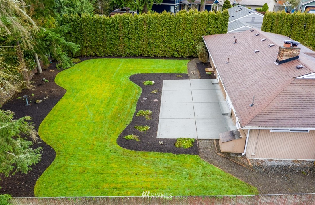 7730 194th Street Southwest Edmonds, WA 98026 - Photo 4 of 19 Gallery Image 4