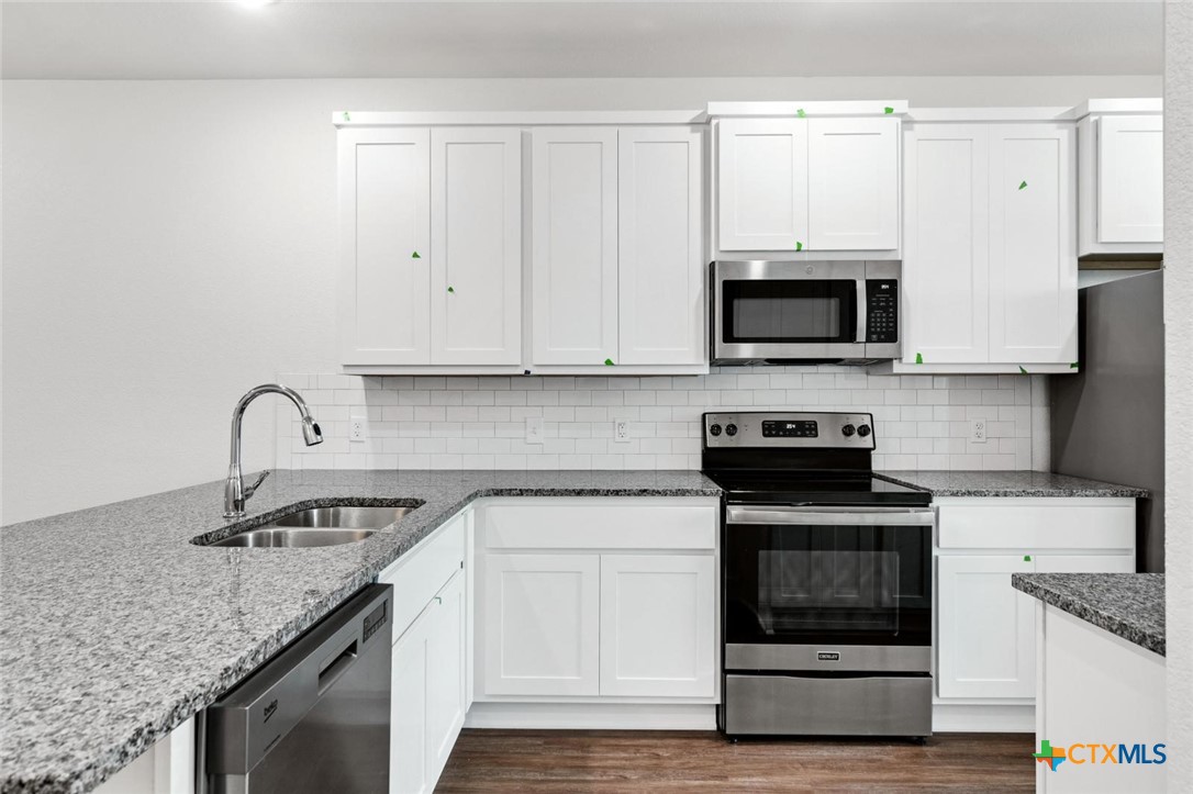1920 Royal Loop Belton, TX 76513 - Photo 4 of 15 a kitchen with granite countertop a stove top oven and sink