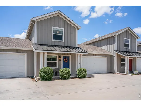 a house view with a outdoor space