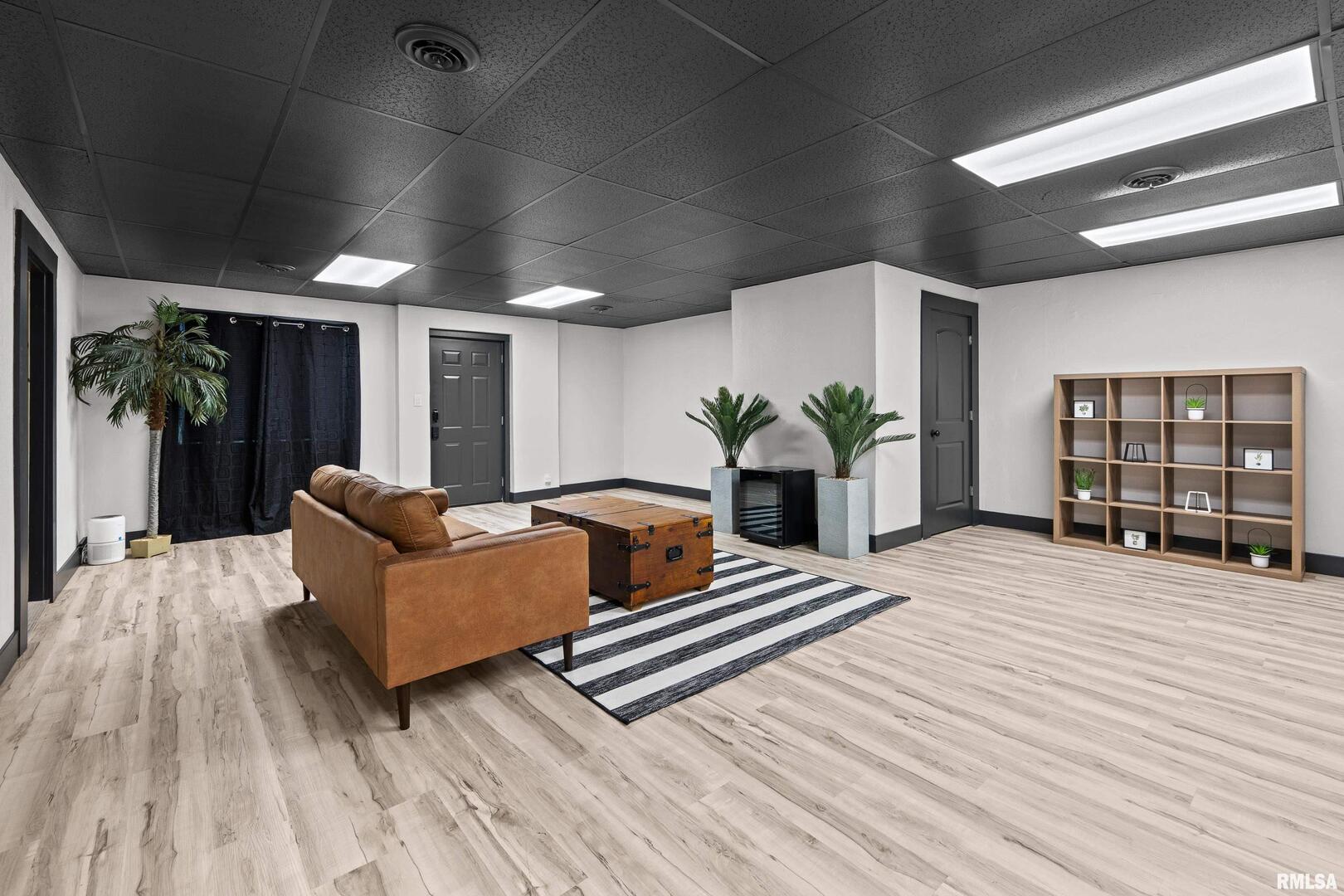 2400 24th Street Rock Island, IL 61201 - Photo 7 of 35 a view of a livingroom with furniture and window