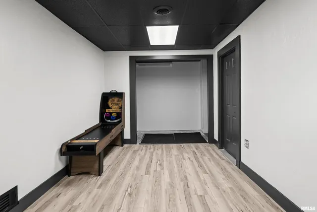 a view of a livingroom with wooden floor and utility room