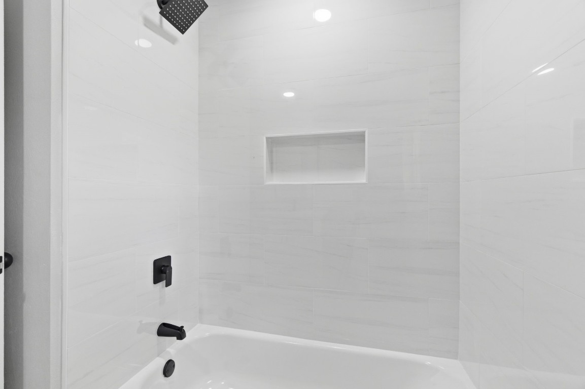 2208 Merle Street Pasadena, TX 77502 - Photo 15 of 26 a bathroom with a bathtub
