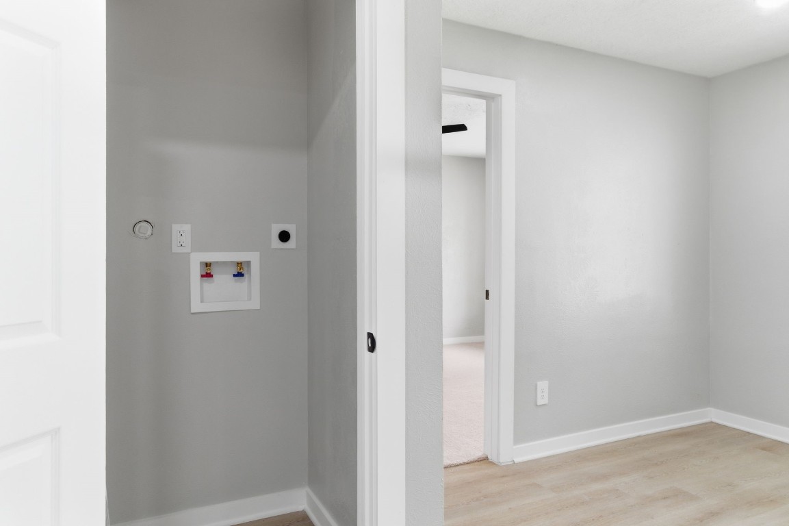 2208 Merle Street Pasadena, TX 77502 - Photo 22 of 26 a view of a hallway