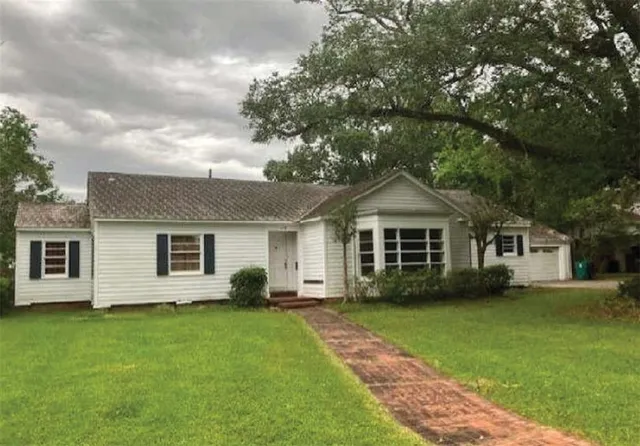 $169,900 | 406 5th Street, Abbeville, LA 70510