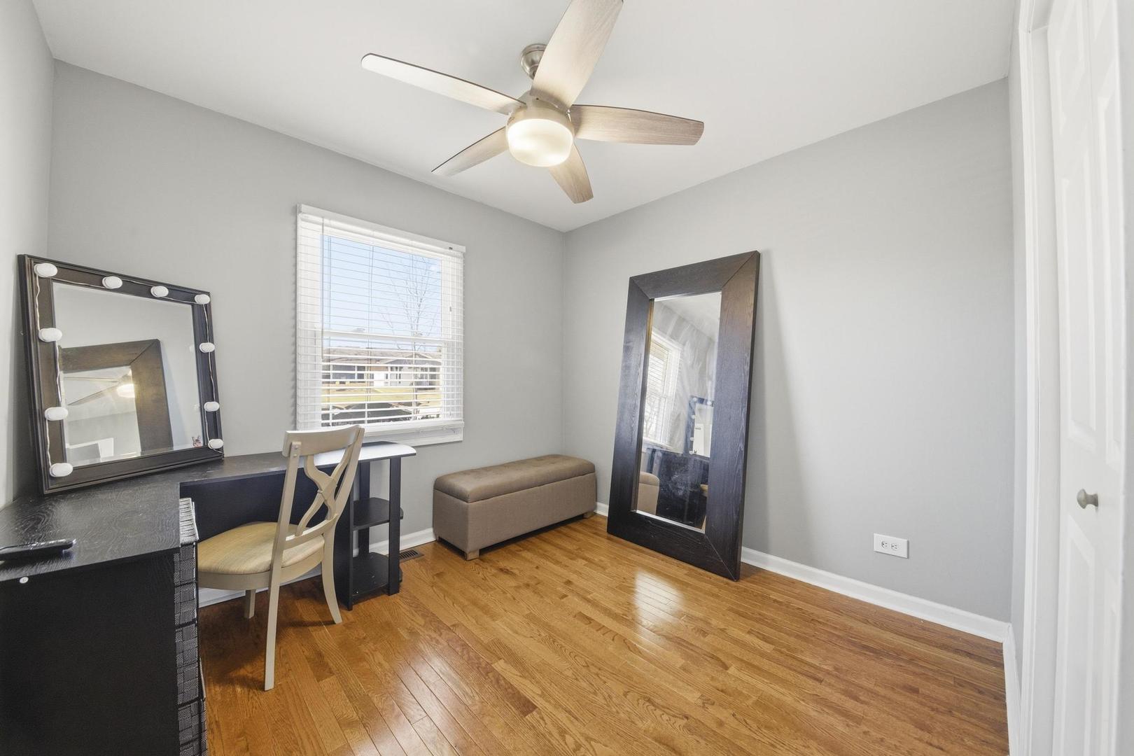 581 Charing Cross Road Elk Grove Village, IL 60007 - Photo 15 of 18 a view of a livingroom with furniture and windows