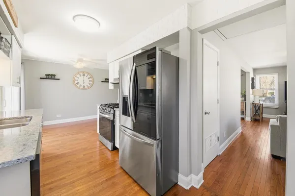$359,900 | 581 Charing Cross Road, Elk Grove Village, IL 60007